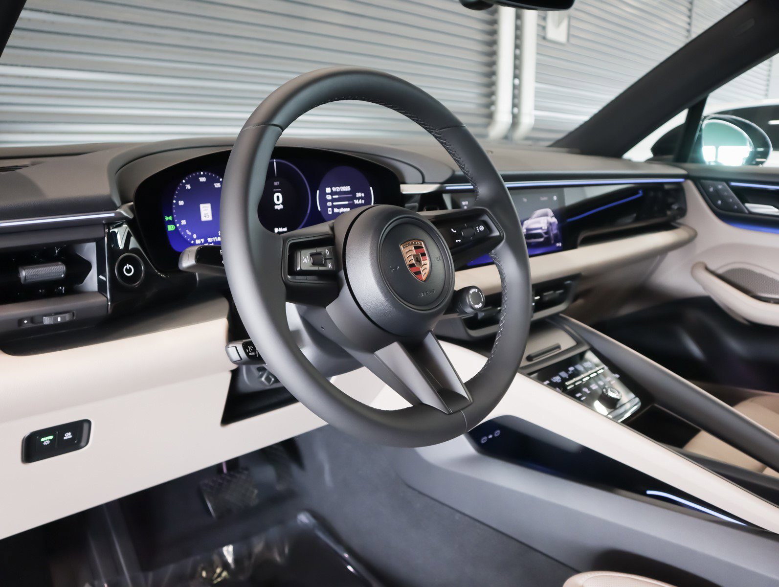 2025 Porsche Macan Electric 4 photo 4