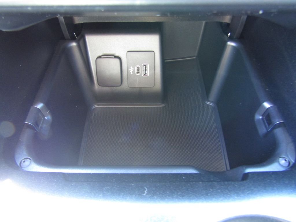 2025 Ford Explorer photo 24