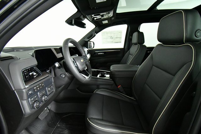 2026 Chevrolet Suburban Premier photo 4