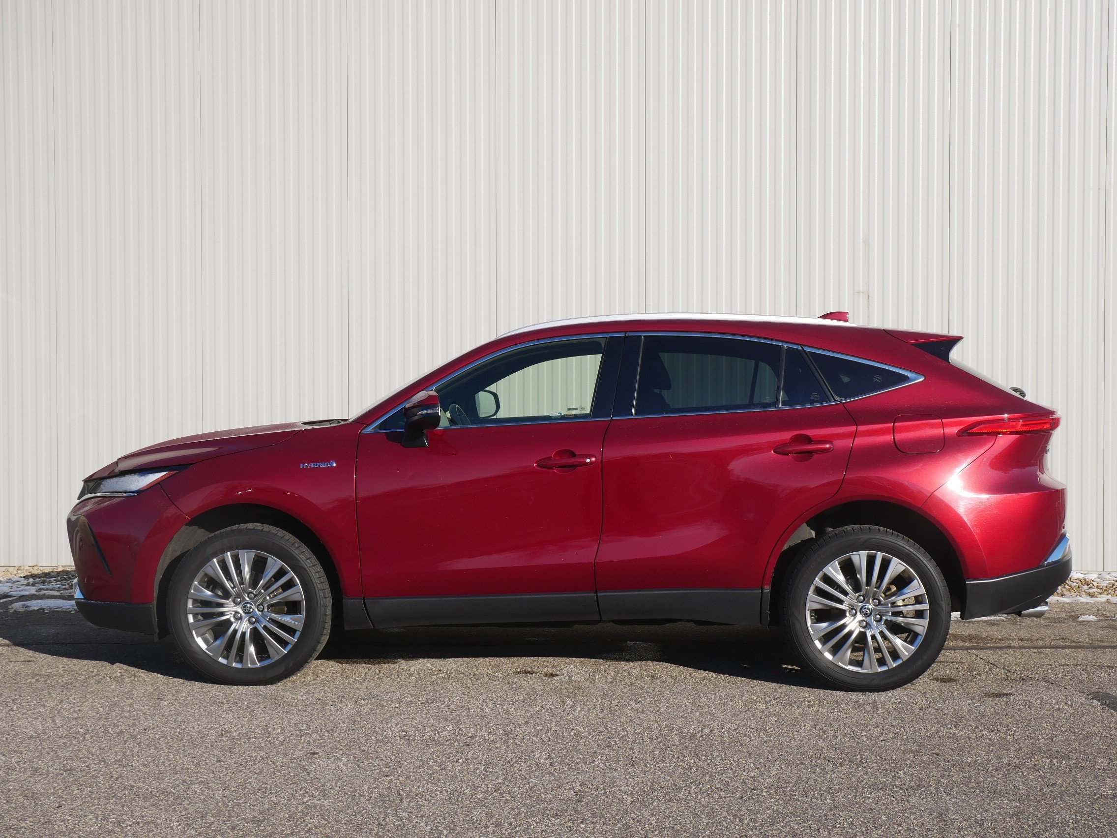 Used 2021 Toyota Venza XLE with VIN JTEAAAAH4MJ001093 for sale in Hastings, Minnesota