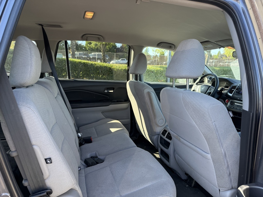 2016 Honda Pilot LX photo 17