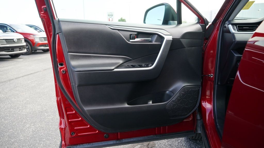 2022 Toyota RAV4 XLE photo 12