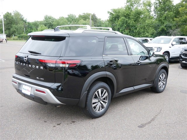 2023 Nissan Pathfinder SL photo 2