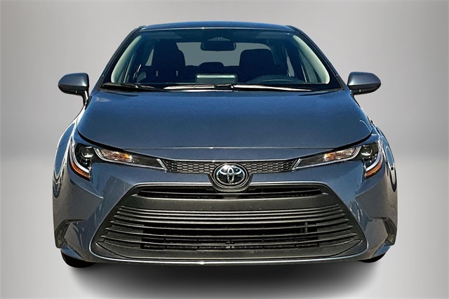 2025 Toyota Corolla LE photo 3