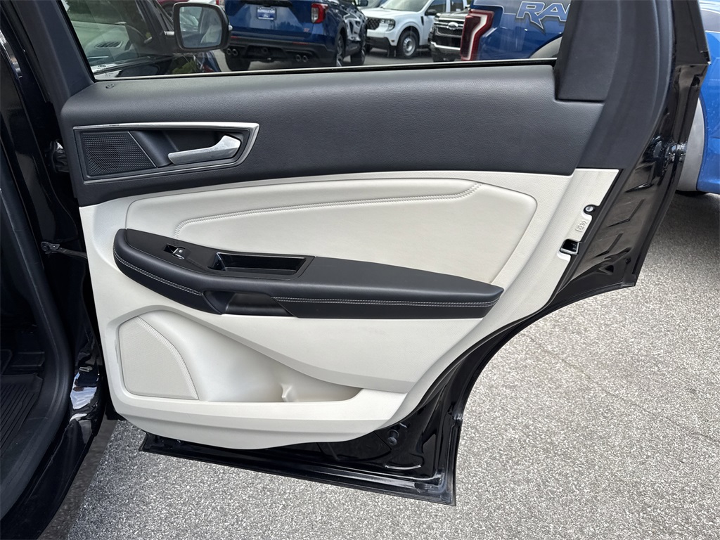 2019 Ford Edge Titanium photo 33