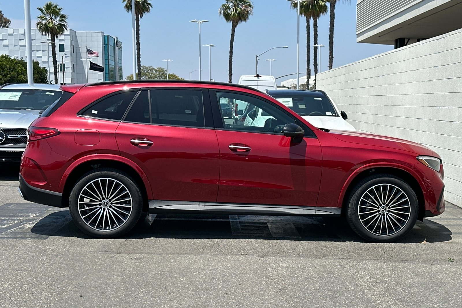 2025 Mercedes Benz GLC 300 photo 4