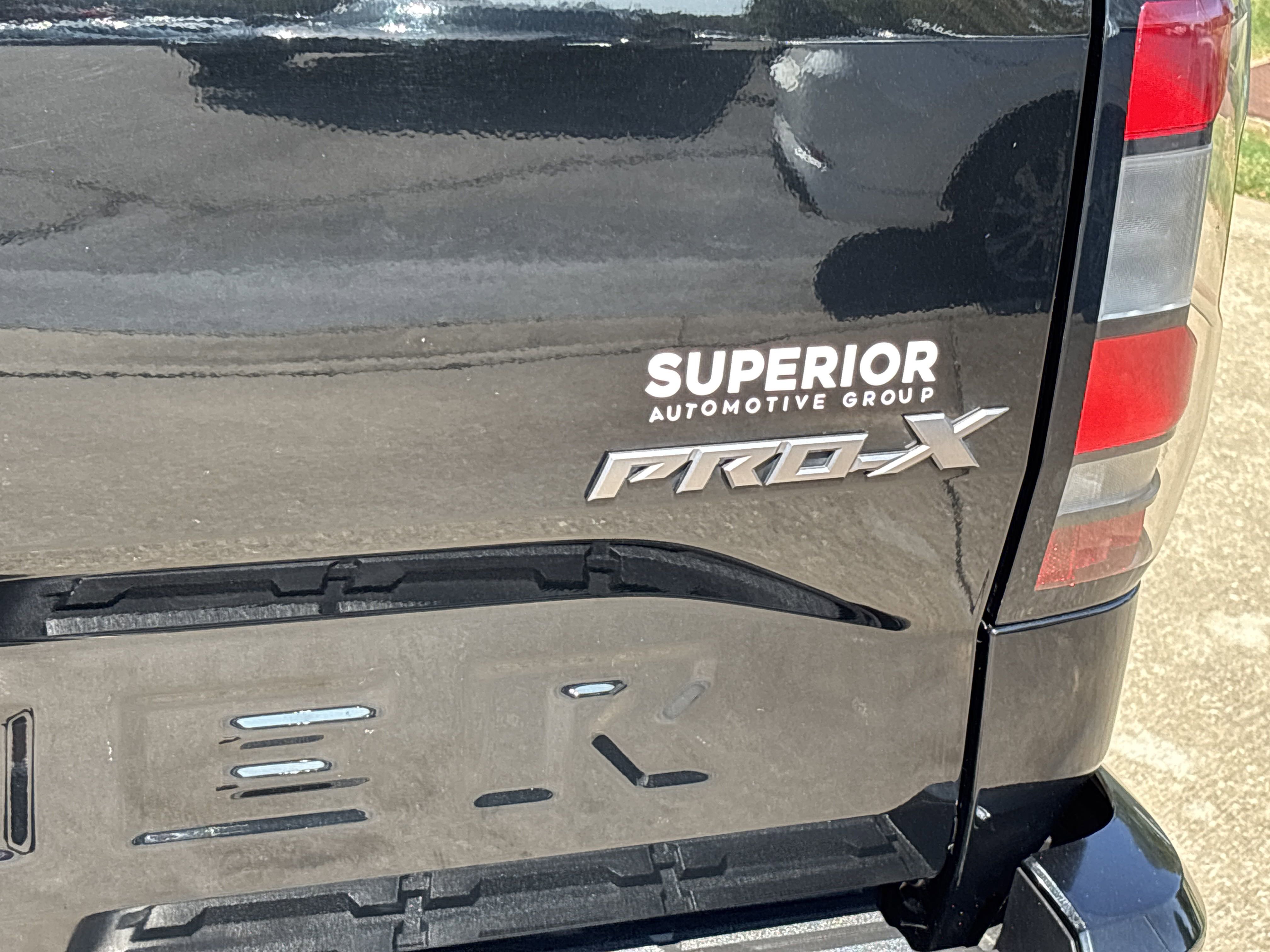 2023 Nissan Frontier Crew Cab photo 2