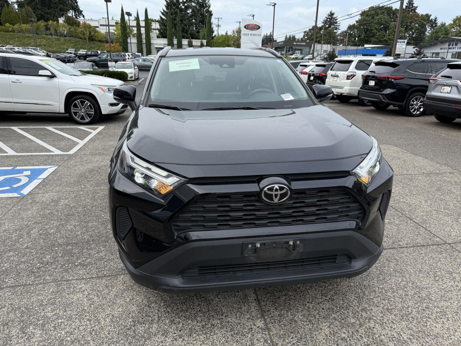 2022 Toyota RAV4 XLE photo 5