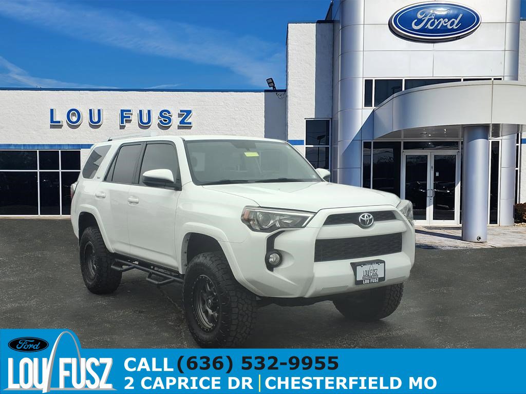 2016 Toyota 4Runner SR5's photo