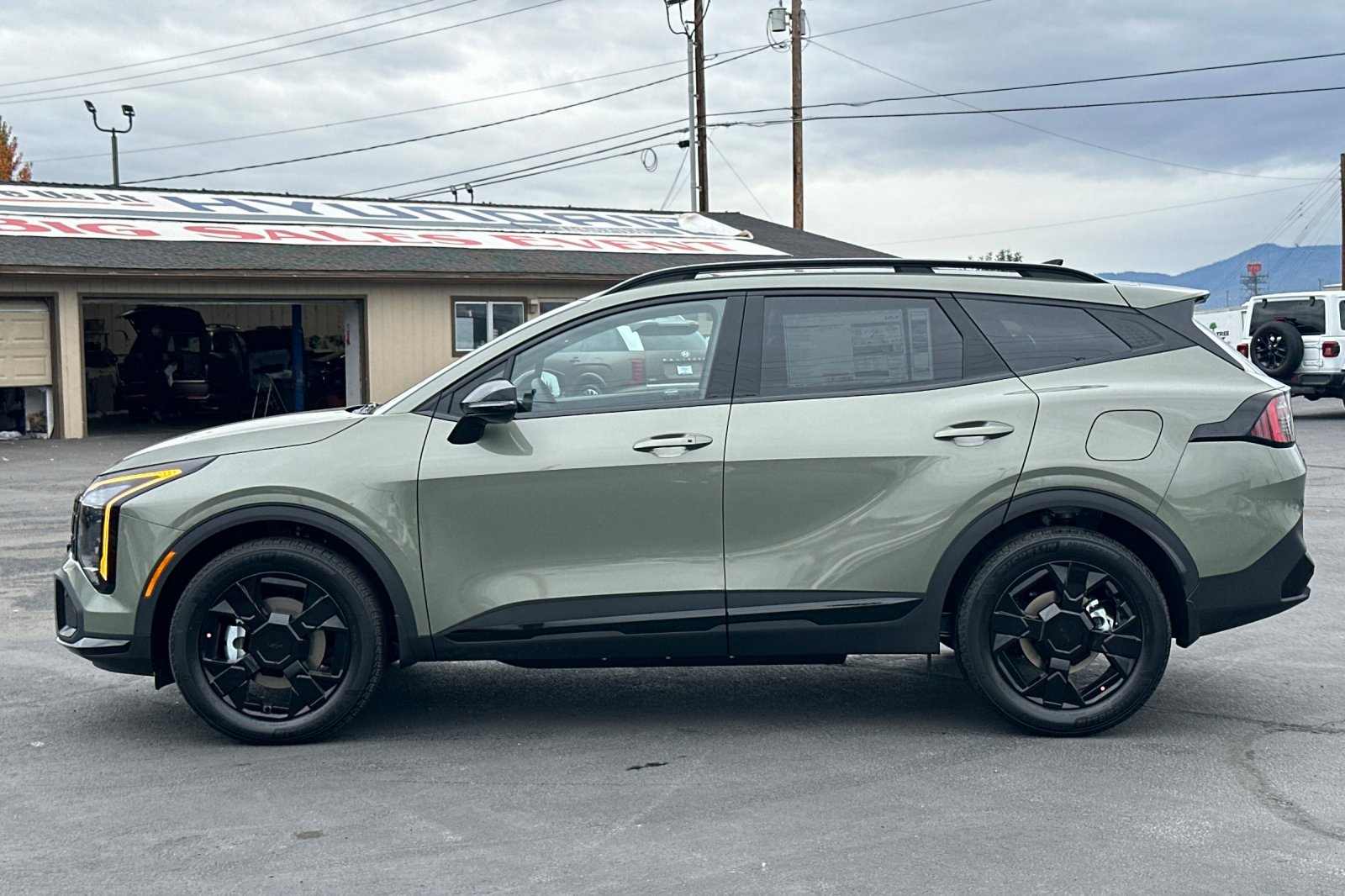 2026 Kia Sportage Plug-In Hybrid X-Line photo 2