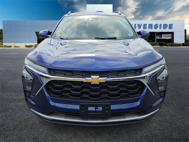 2024 Chevrolet Trax LT photo 2
