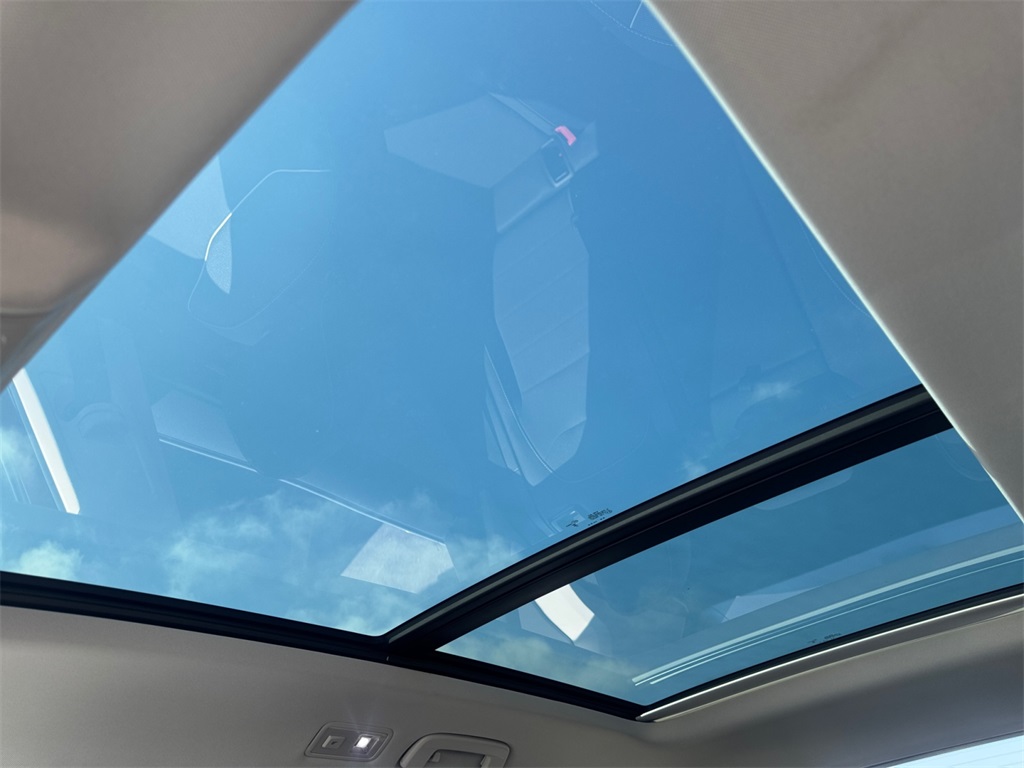 2023 Volkswagen Taos SE photo 17