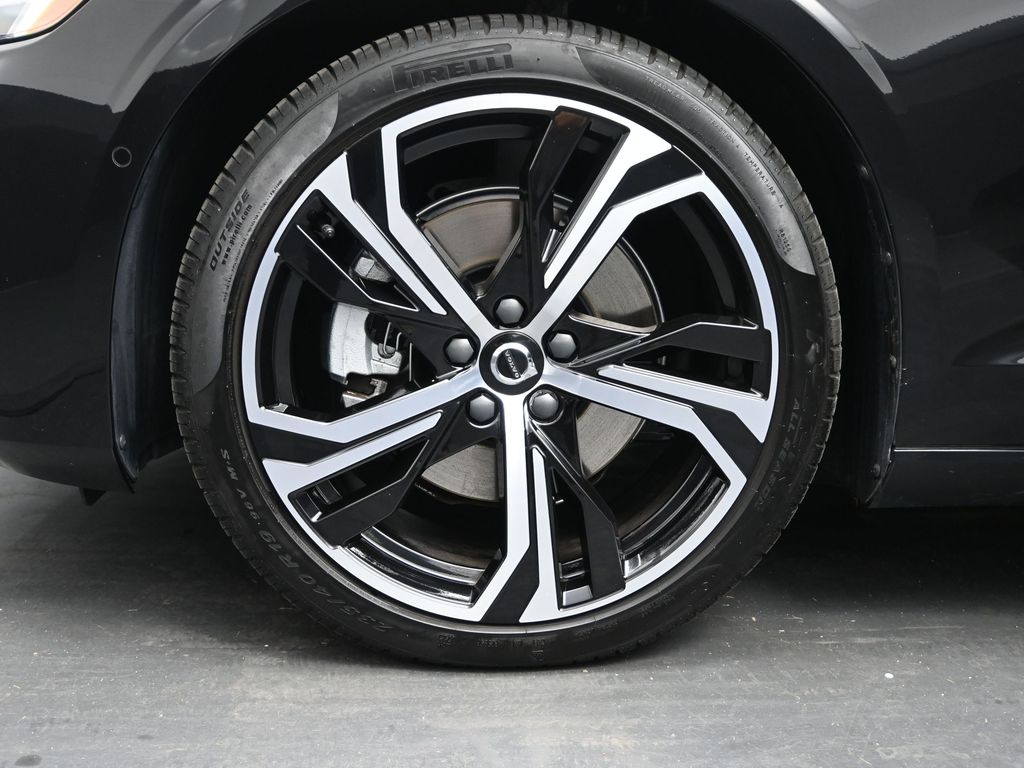 2024 Volvo S60 B5 Plus photo 13