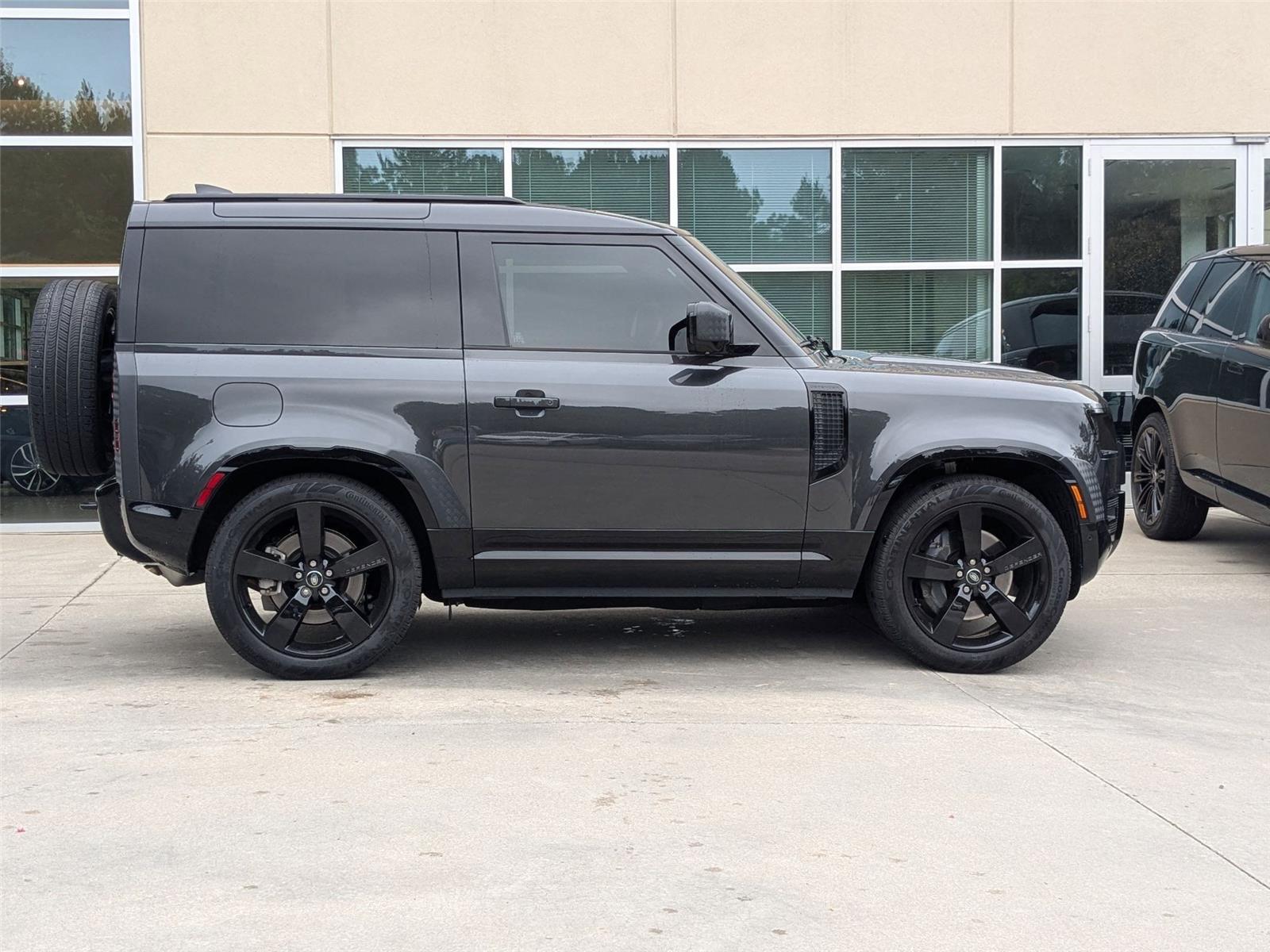 2024 Land Rover Defender X-Dynamic SE photo 4