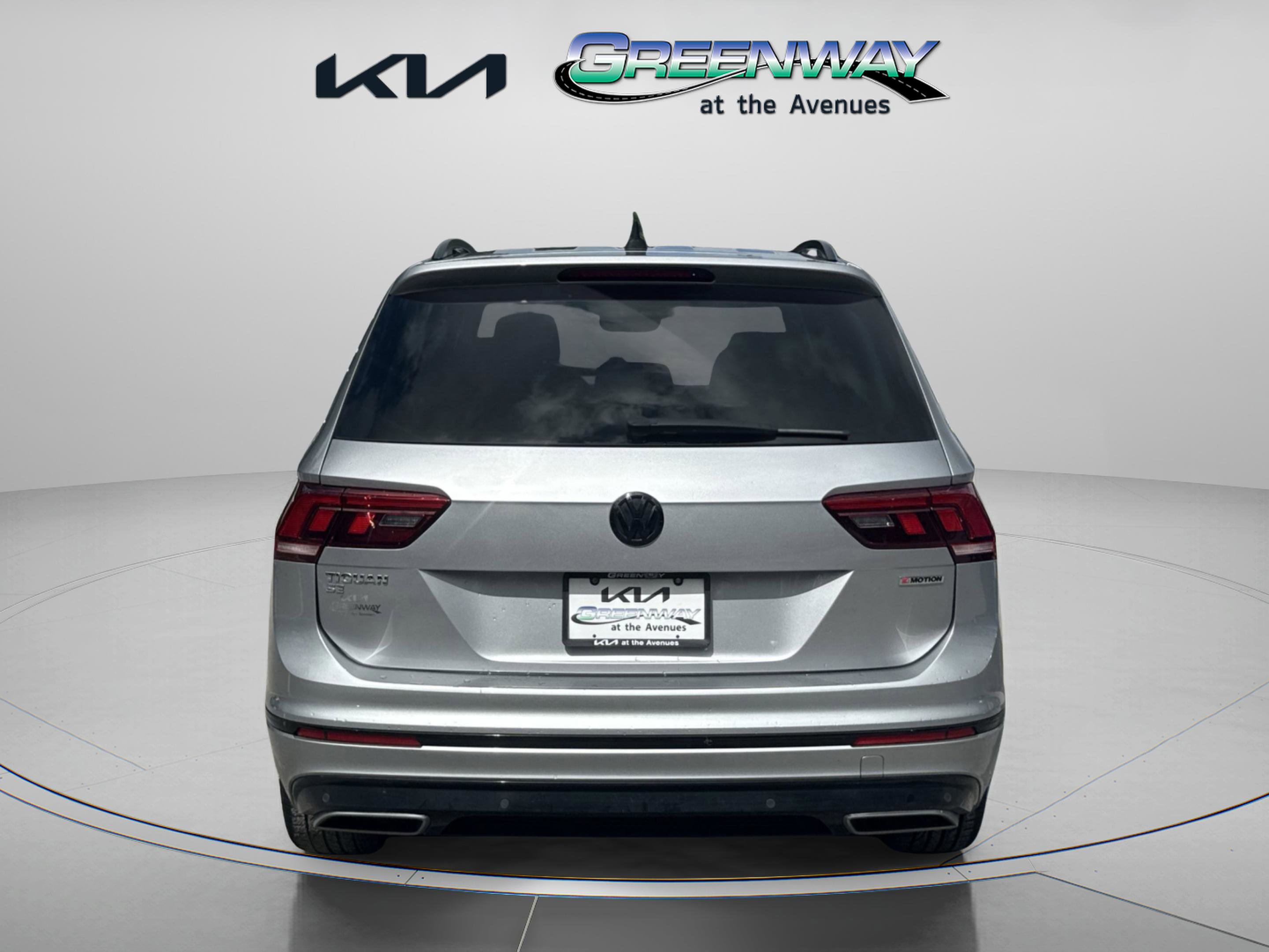 2020 Volkswagen Tiguan SE R-Line Black photo 2