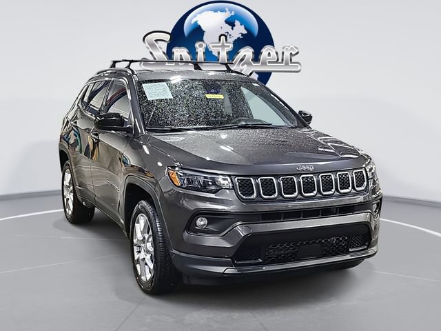 2023 Jeep Compass Latitude Lux's photo