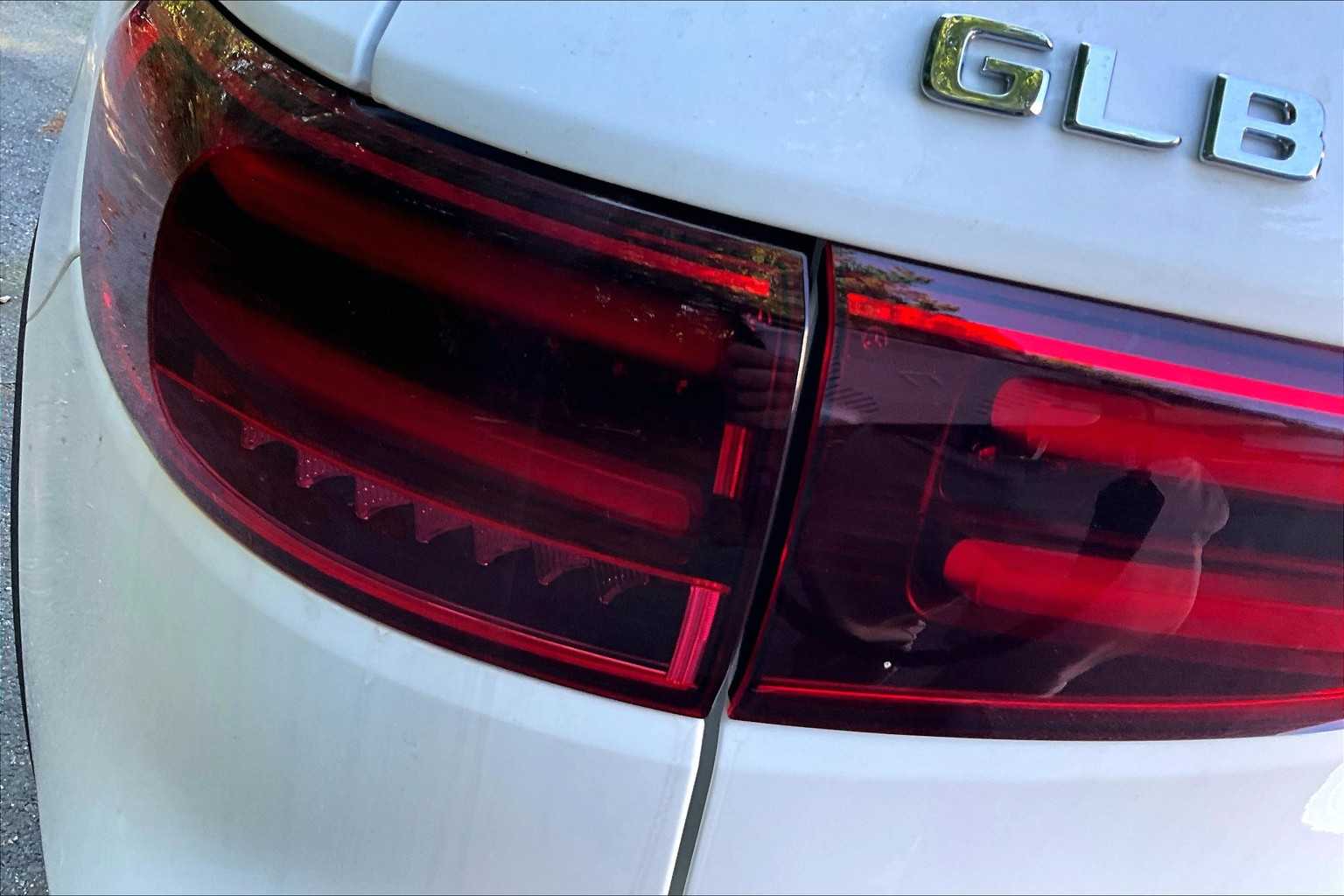 2026 Mercedes Benz GLB 250 4MATIC photo 3