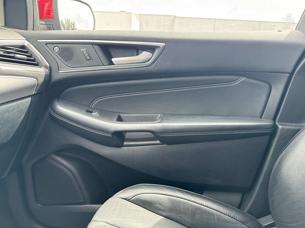 2020 Ford Edge Titanium photo 23