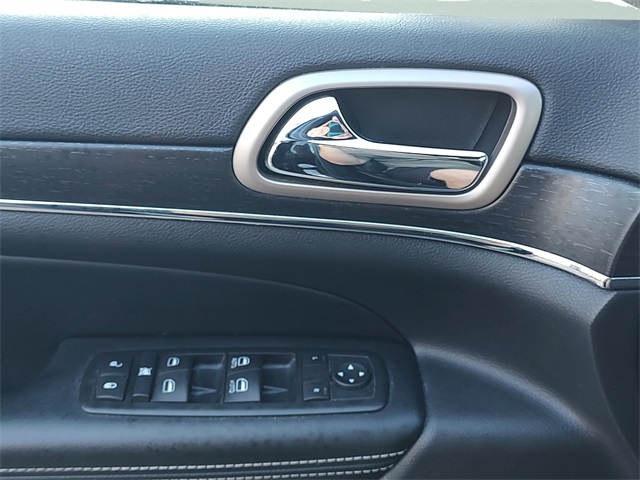 2015 Jeep Grand Cherokee Limited photo 25