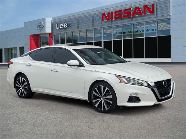 2021 Nissan Altima Platinum's photo