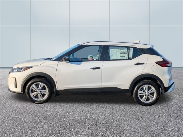 2025 Nissan Kicks Play S photo 2