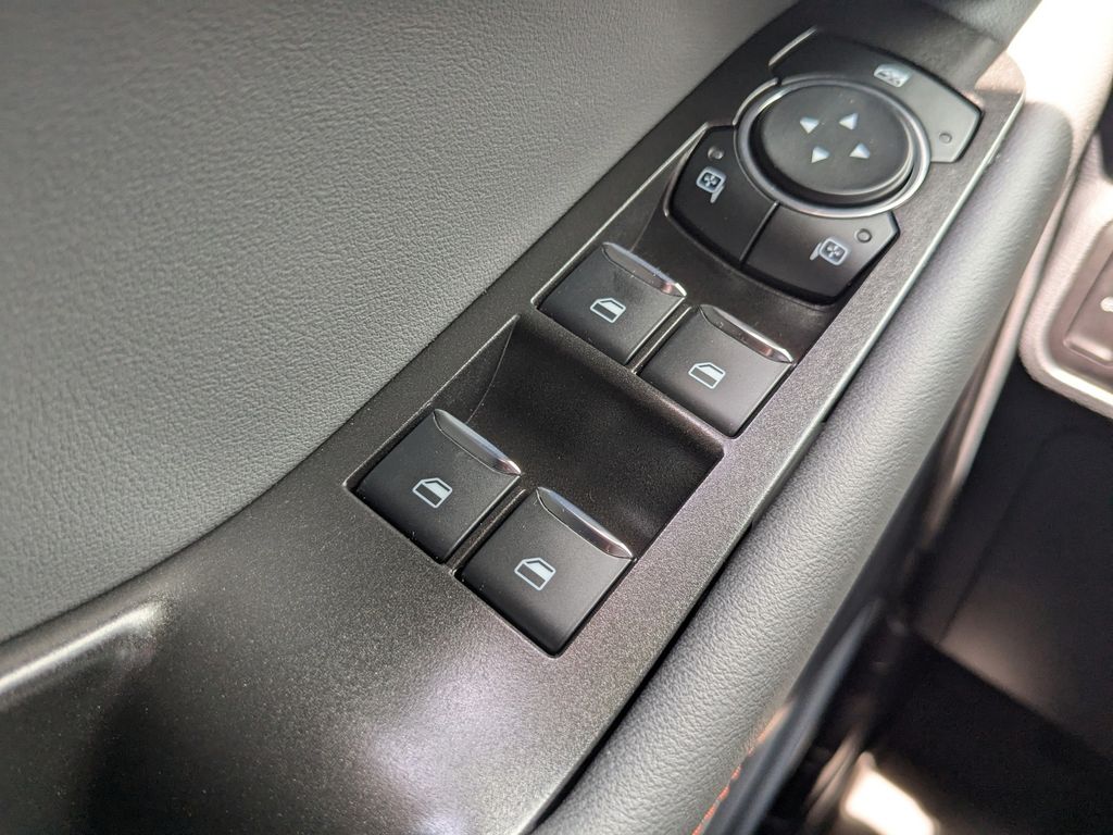 2025 Ford Explorer photo 28