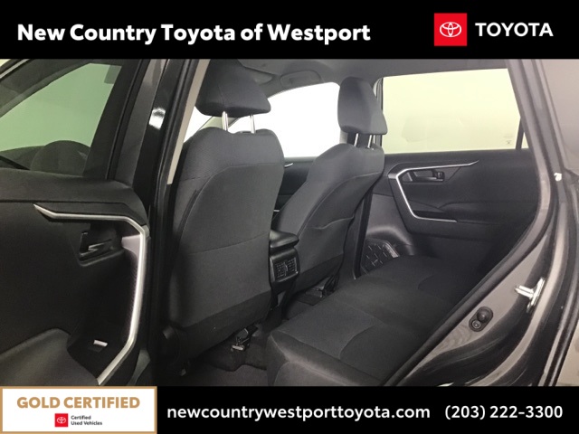 2023 Toyota RAV4 LE photo 16