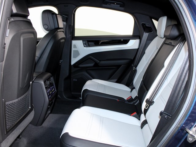2025 Porsche Cayenne photo 21