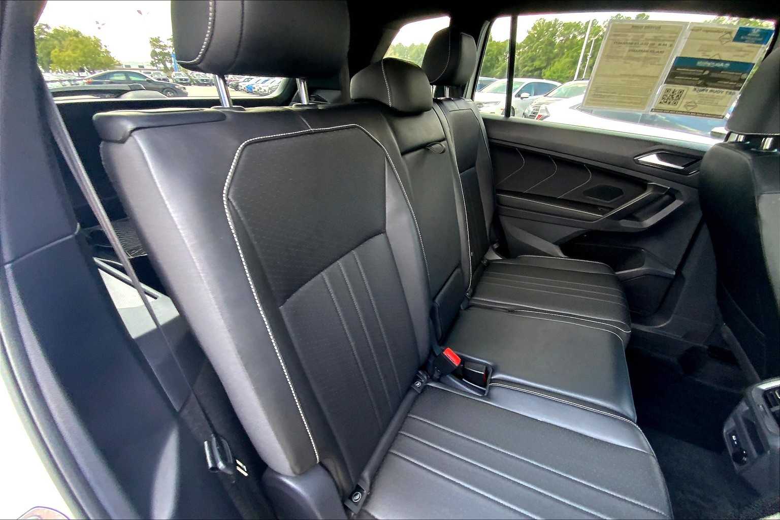 2024 Volkswagen Tiguan SE R-Line Black photo 18
