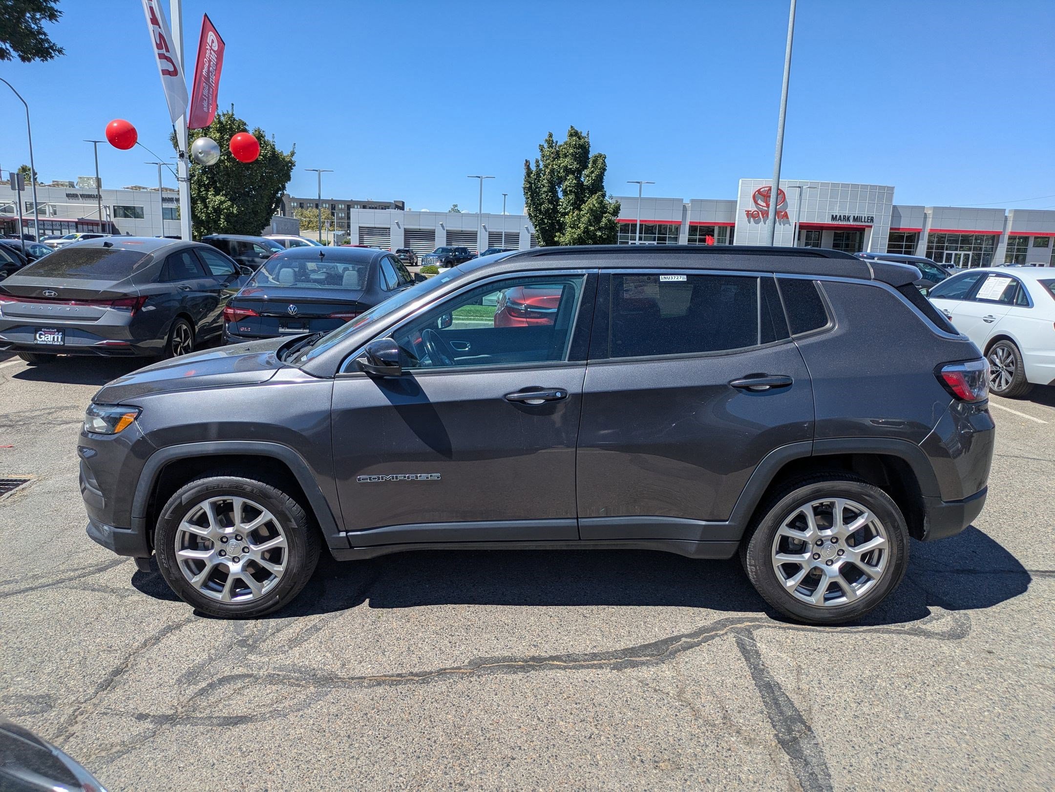 2022 Jeep Compass Latitude Lux photo 6