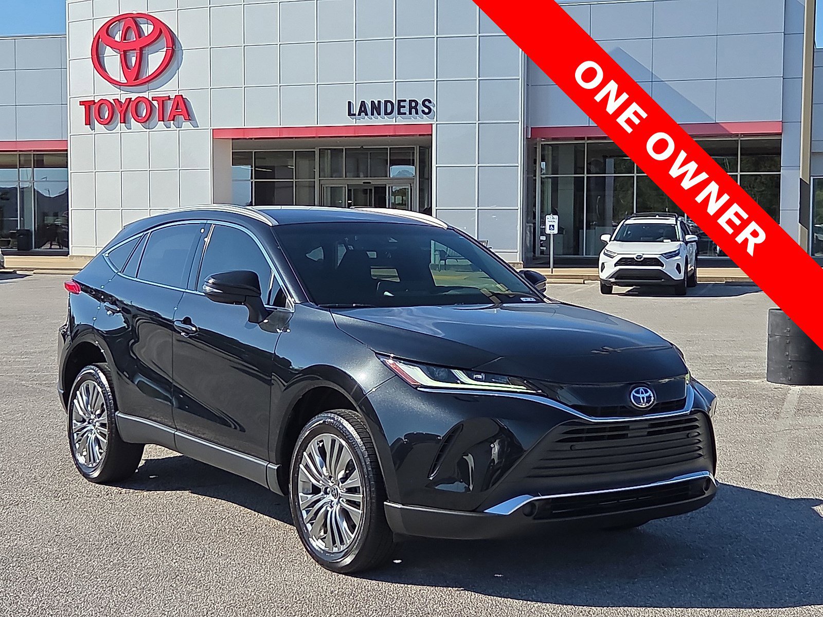 2022 Toyota Venza XLE's photo