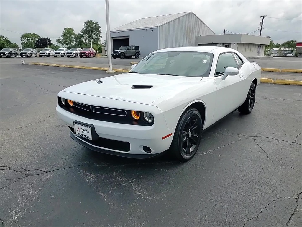 2023 Dodge Challenger SXT photo 3