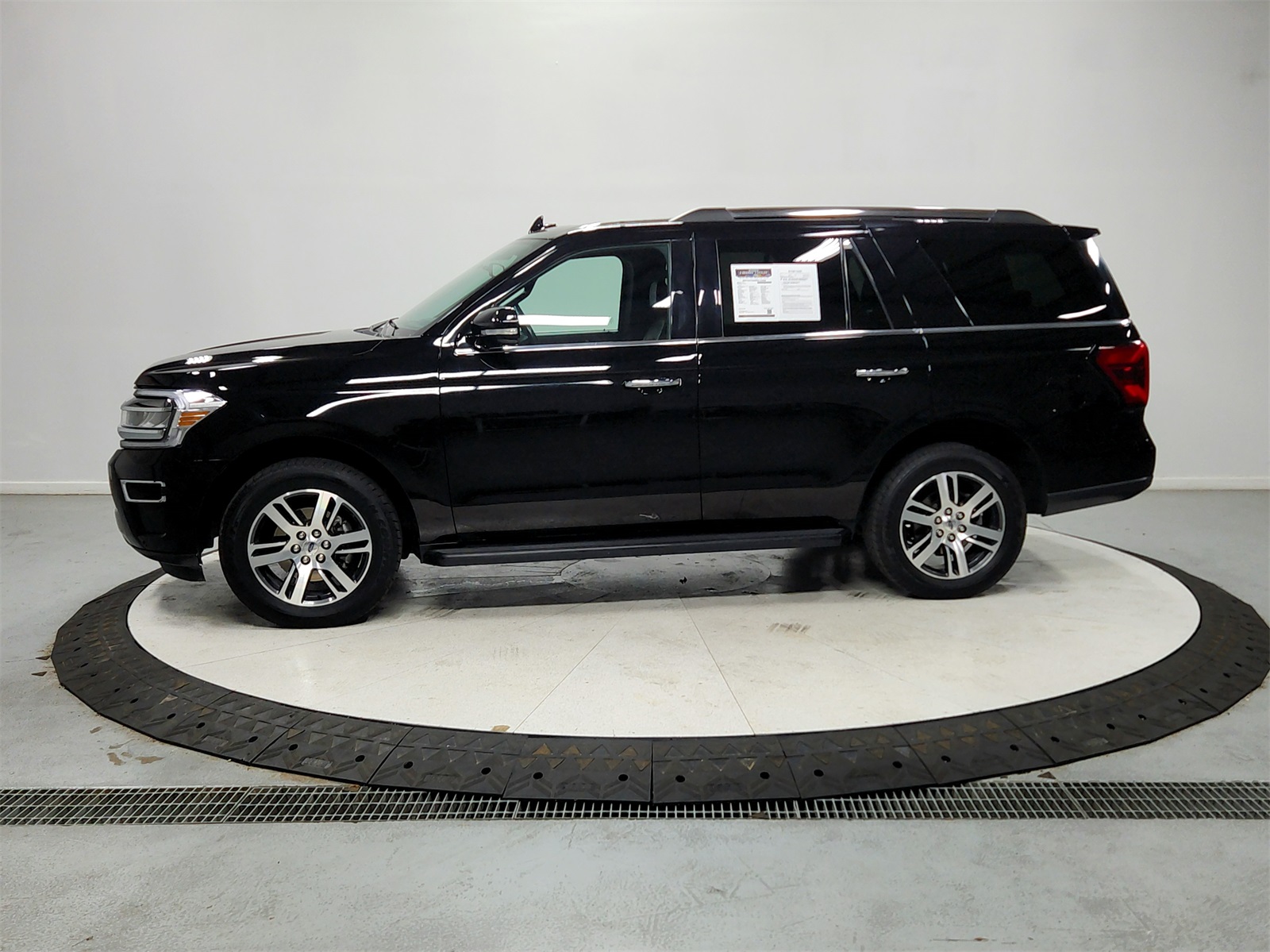 2024 Ford Expedition Limited photo 4