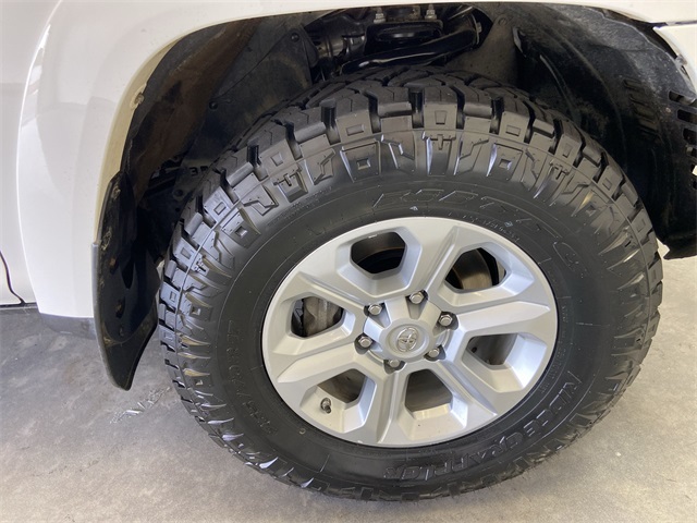 2019 Toyota 4Runner SR5 4WD photo 13