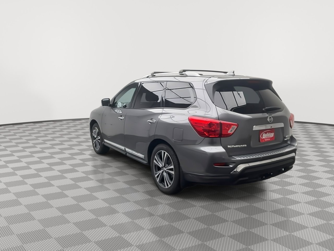 2019 Nissan Pathfinder Platinum photo 2