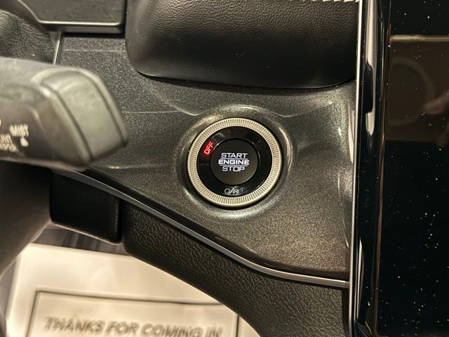2021 Jeep Grand Cherokee Laredo photo 11