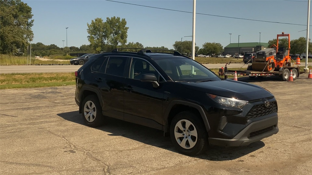 2021 Toyota RAV4 LE photo 2