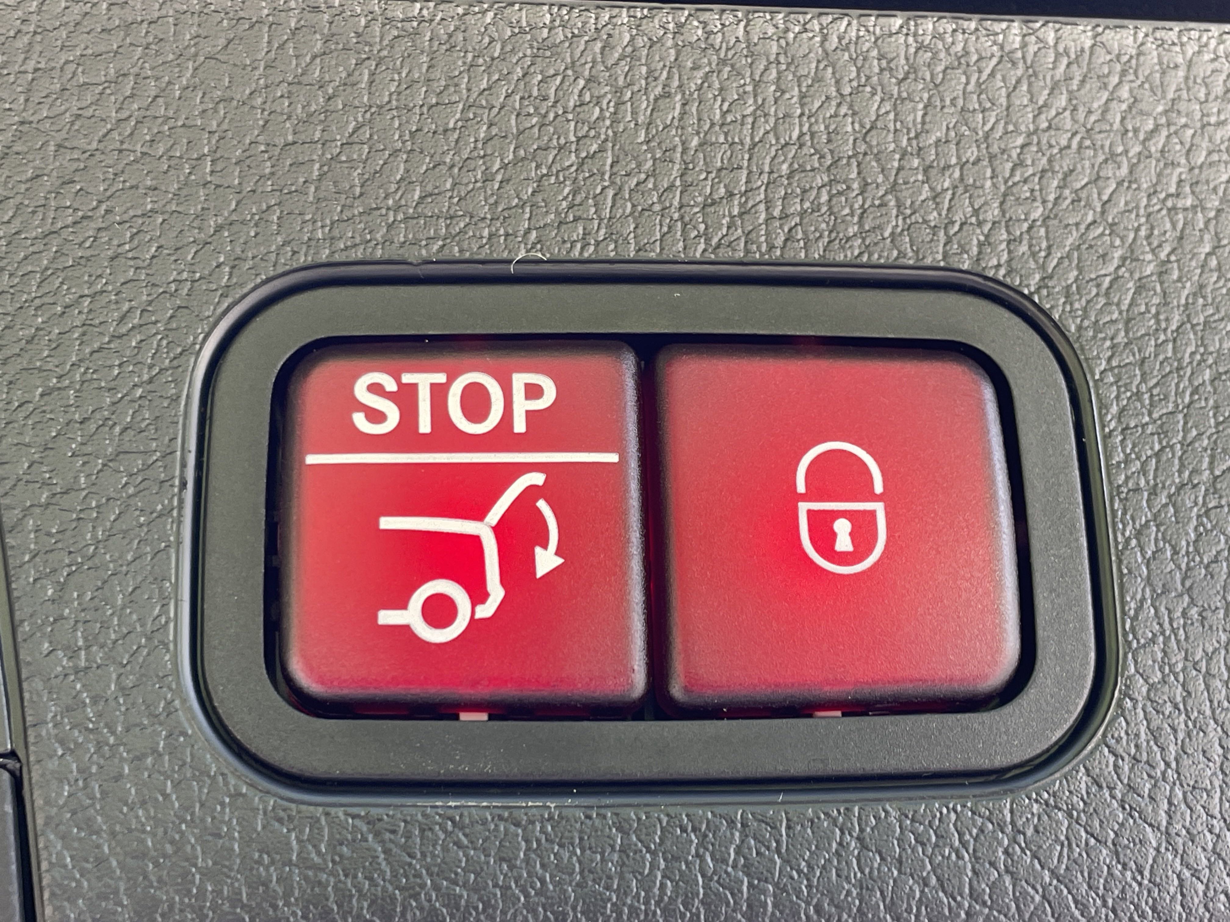 2025 Mercedes Benz GLB 250 photo 2