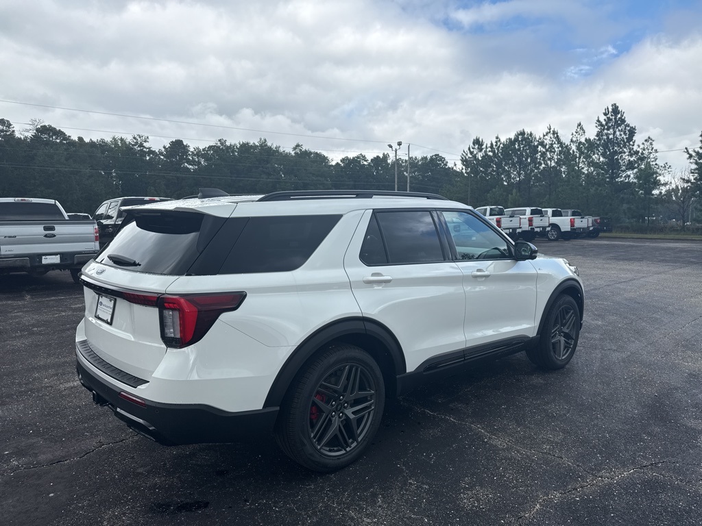 2025 Ford Explorer ST-Line photo 12