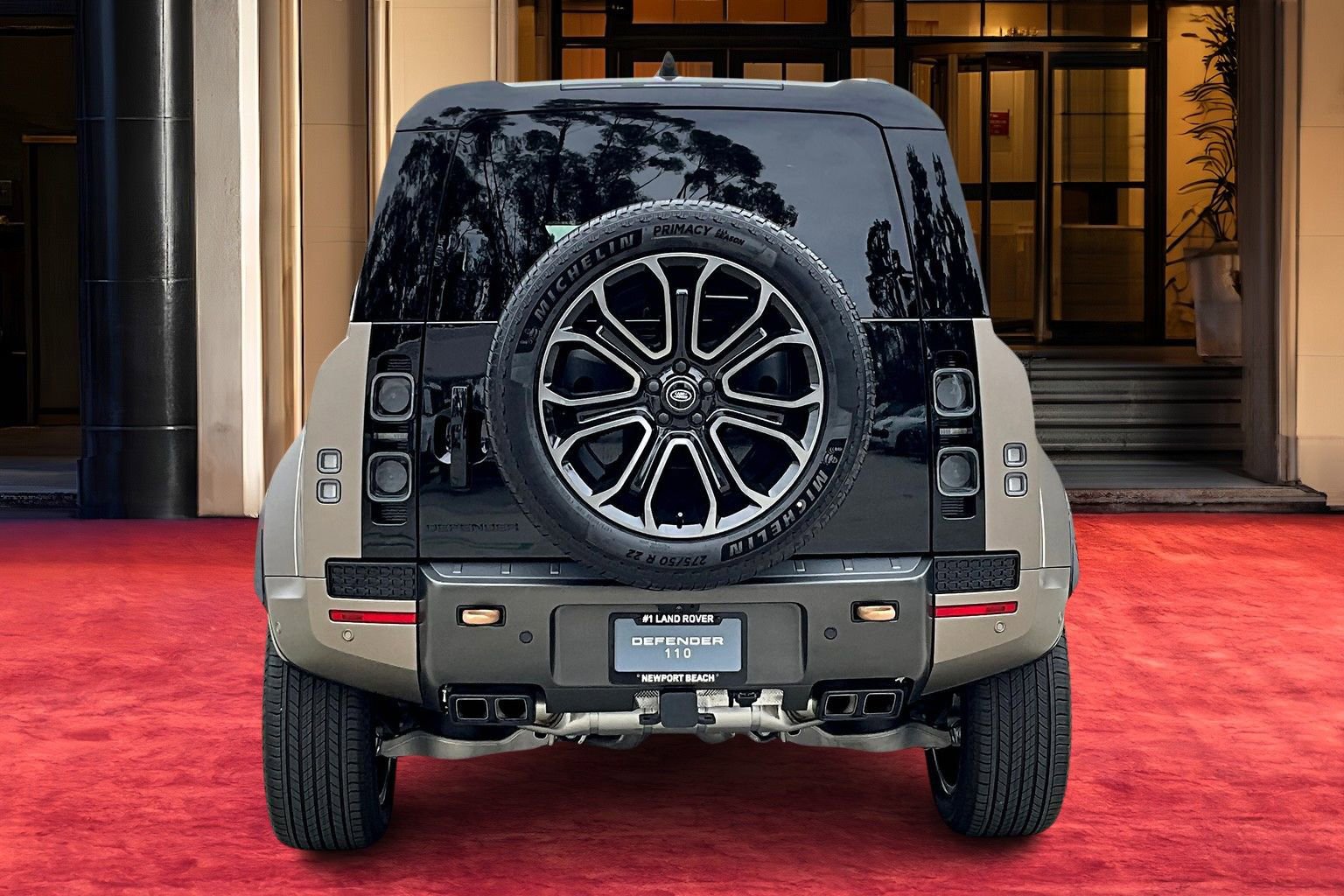 2025 Land Rover Defender 110 photo 3