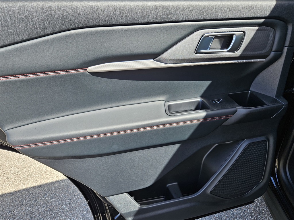 2025 Ford Explorer ST-Line photo 24