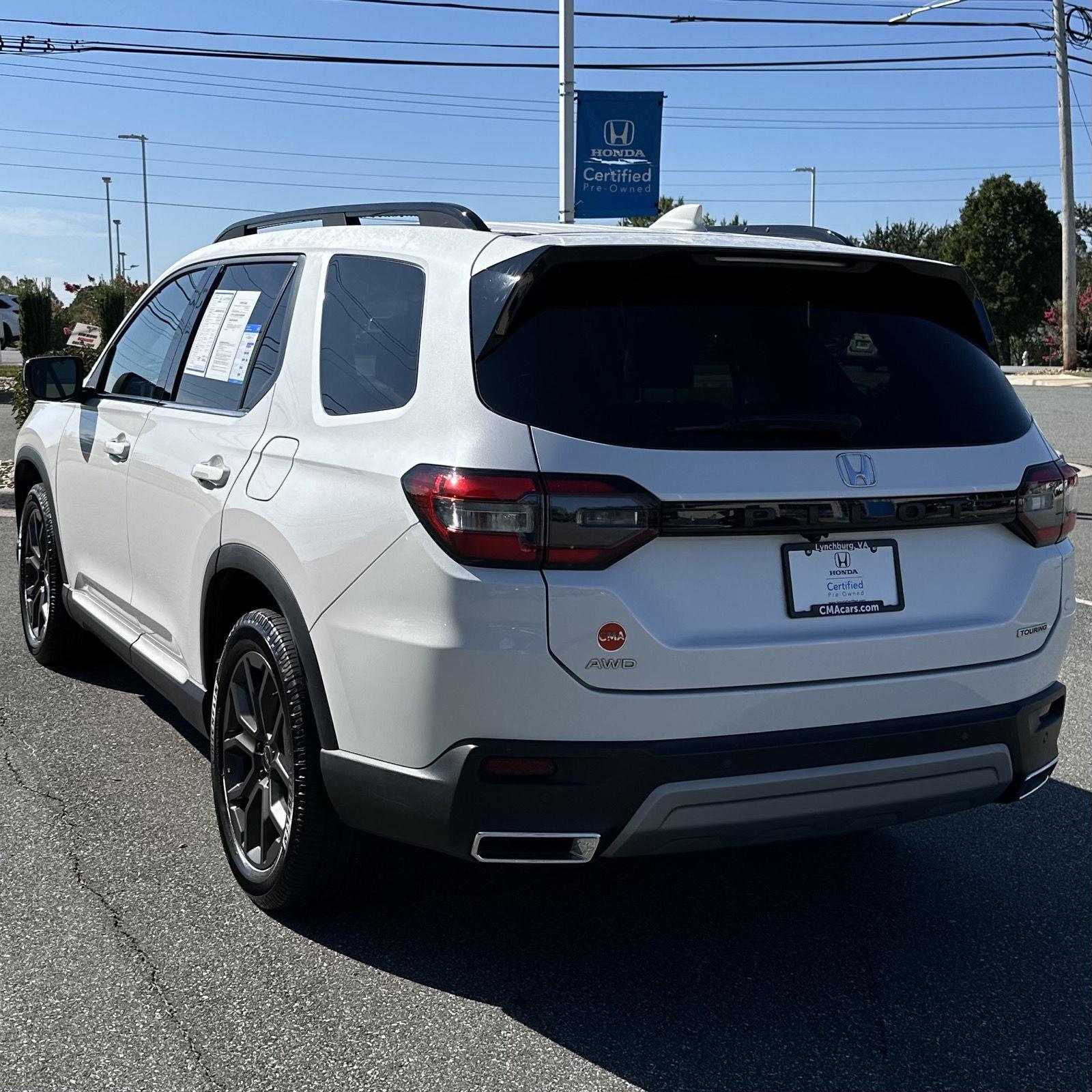 2023 Honda Pilot Touring photo 3