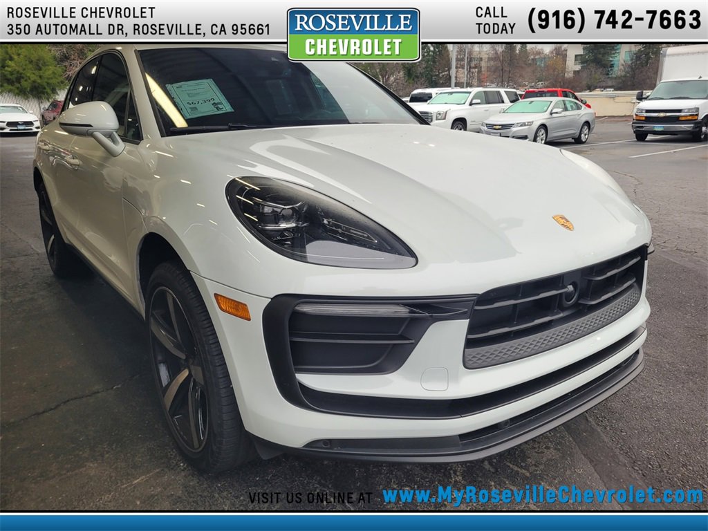 2025 Porsche Macan's photo