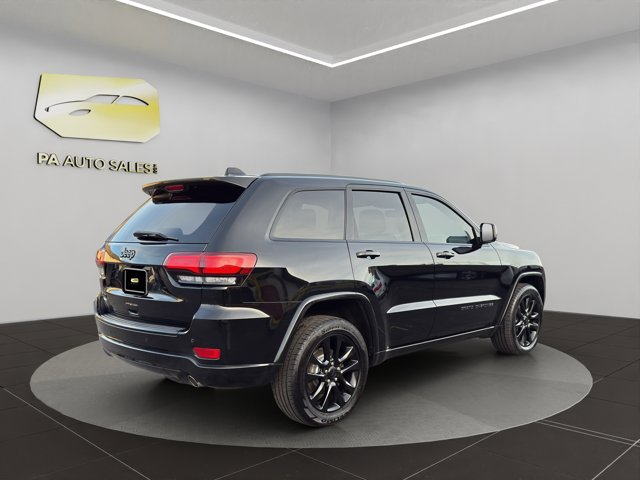 2017 Jeep Grand Cherokee Altitude photo 4