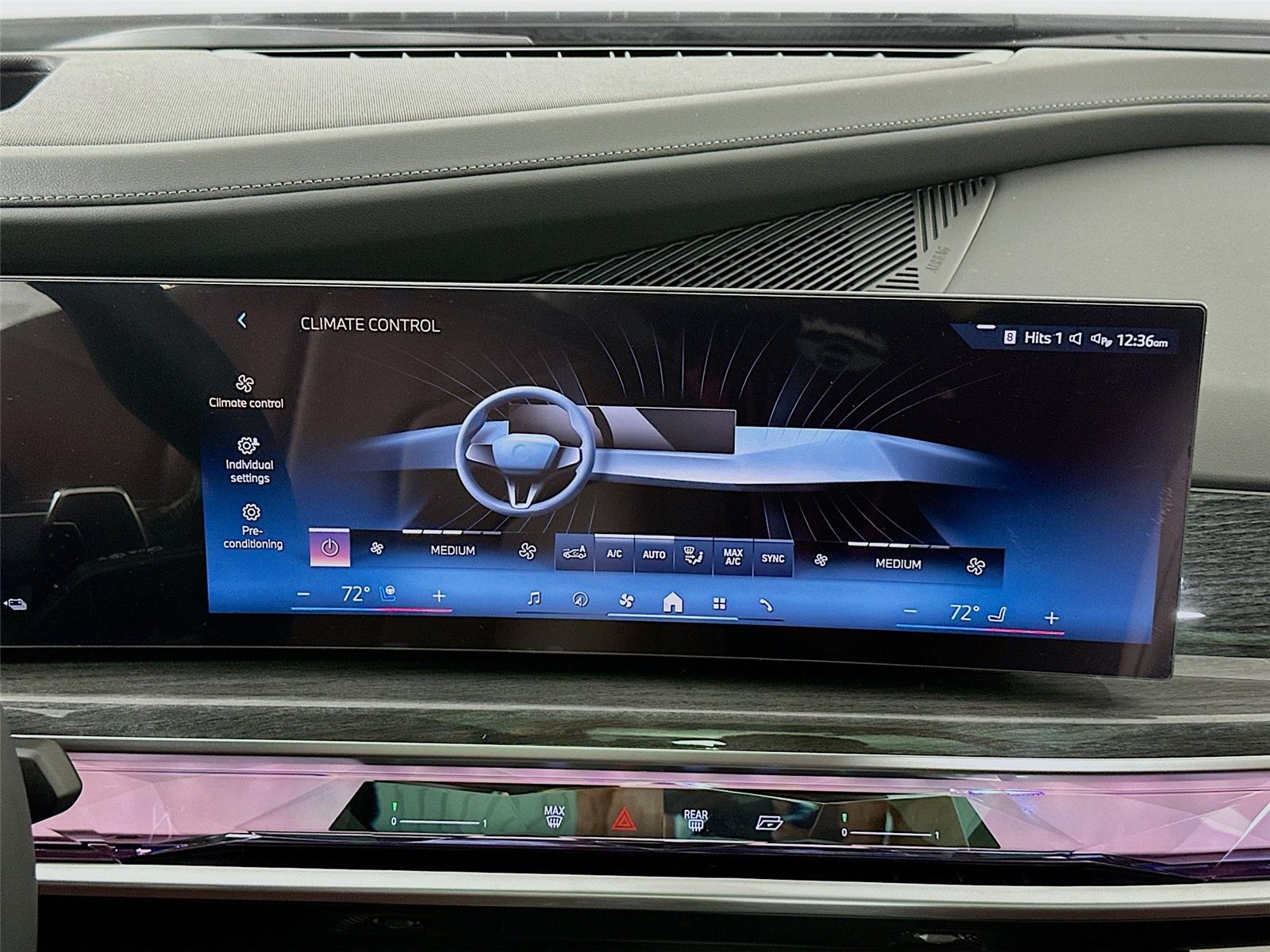 2026 Bmw 750e photo 15