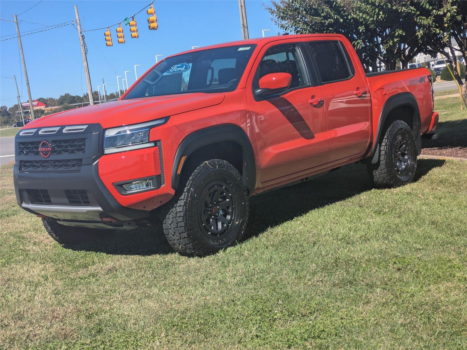 2025 Nissan Frontier PRO-4X's photo