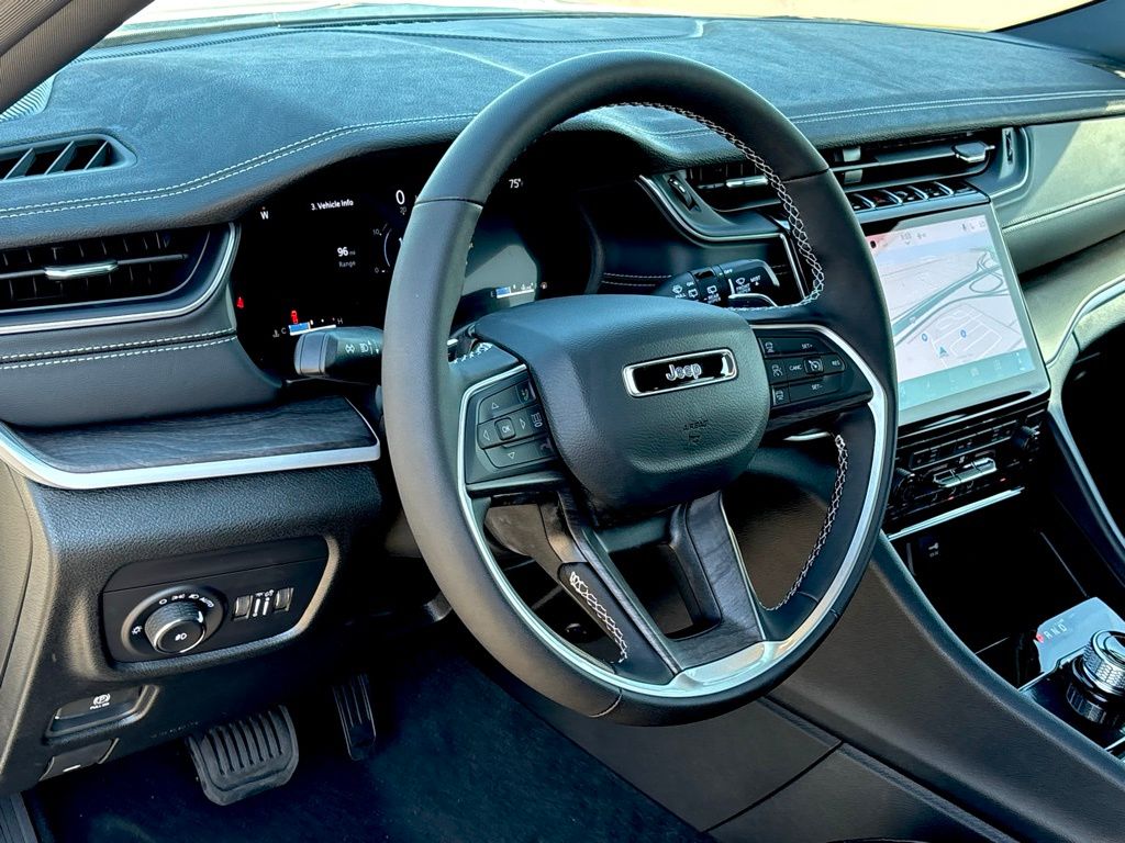2025 Jeep Grand Cherokee Limited photo 4