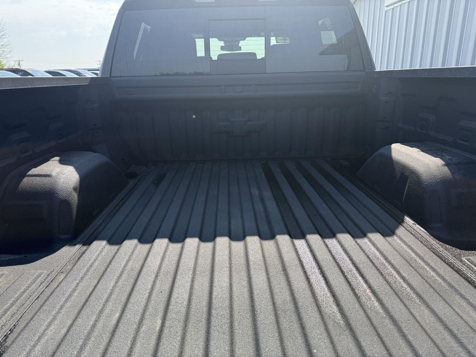 2023 Chevrolet Silverado 1500 LT photo 4