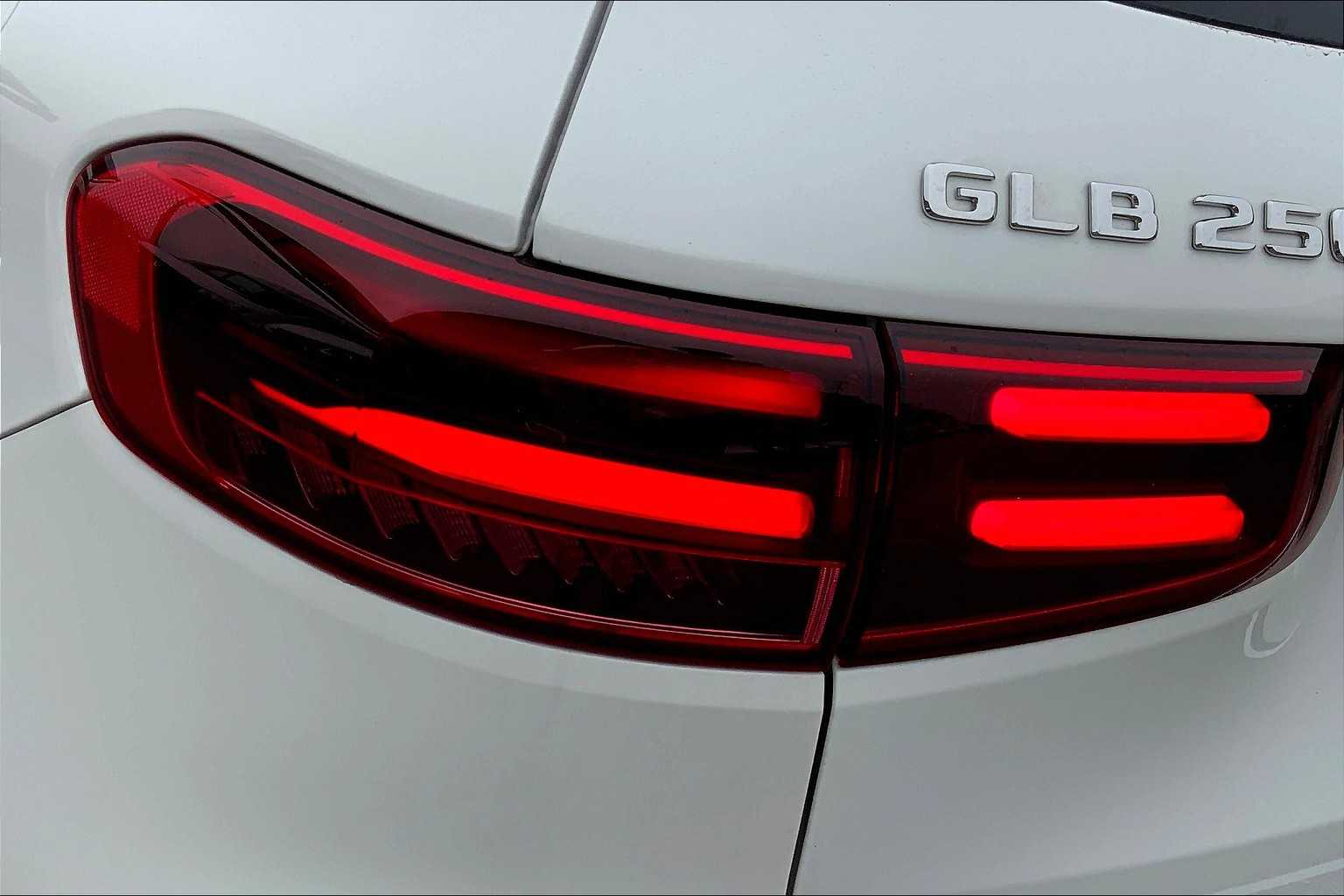 2025 Mercedes Benz GLB 250 photo 6