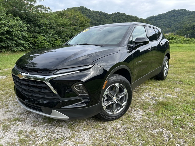 2025 Chevrolet Blazer 2LT photo 2